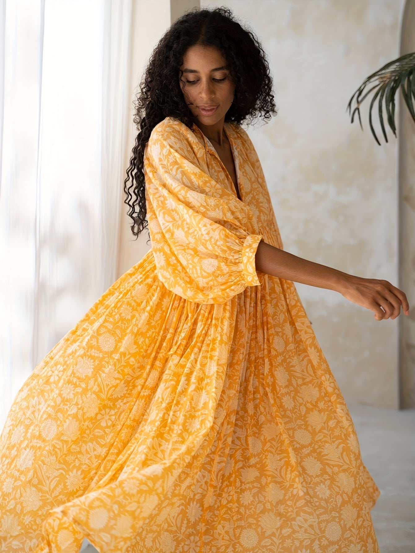 Élise robe midi fleurie à manches bouffantes