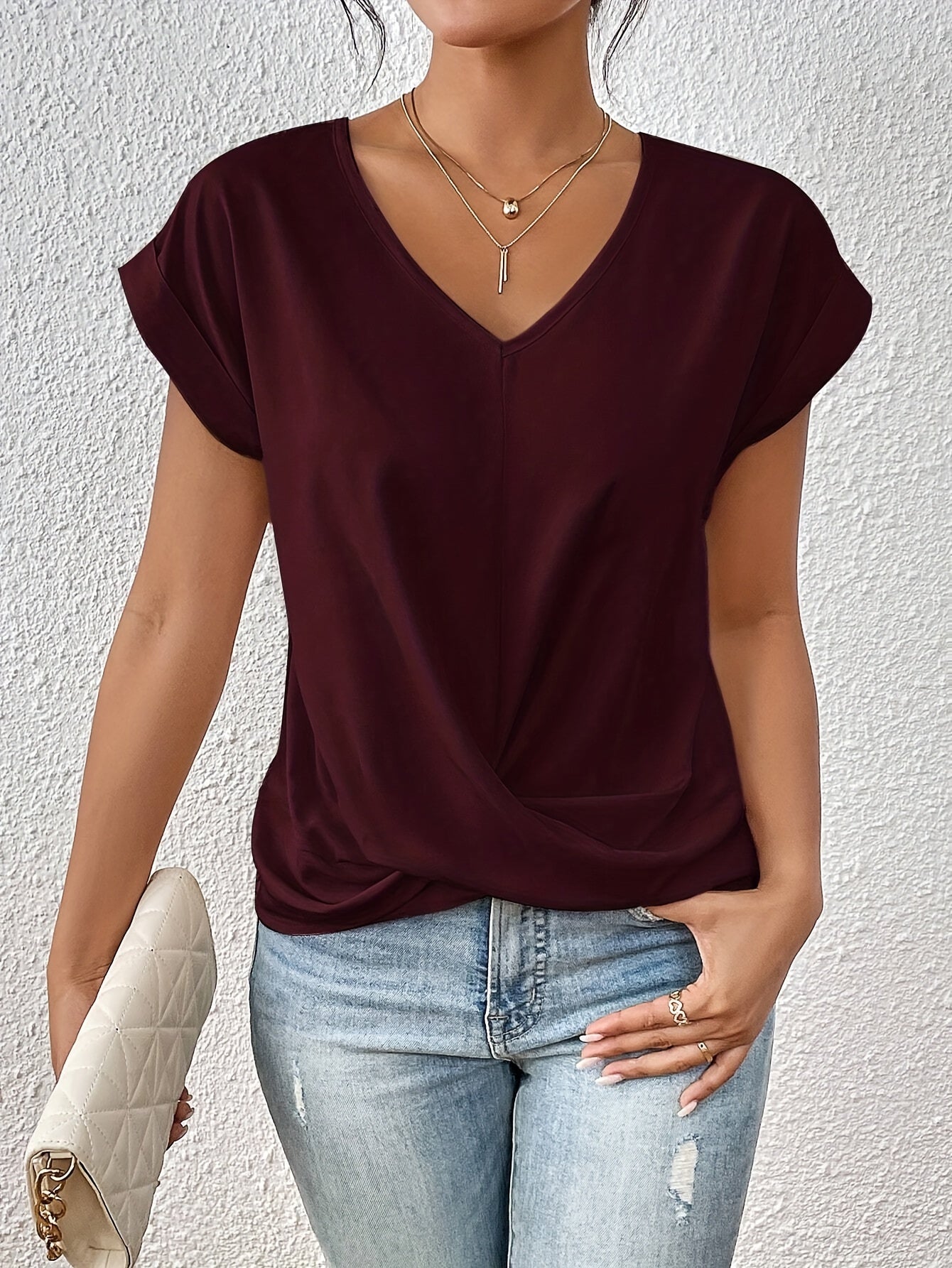 Cleo™ - T-shirt décontracté avec encolure en cœur.